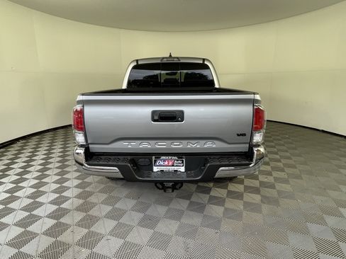 Used 2023 Toyota Tacoma TRD Off-Road AWD/4WD image 4