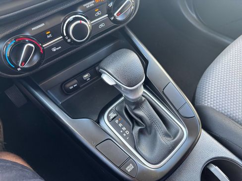 Used 2025 Kia Soul LX w/ LX Technology Package FWD image 39