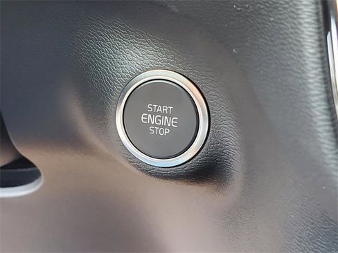 New 2026 Volvo XC40 B5 Core w/ Climate Package image 20