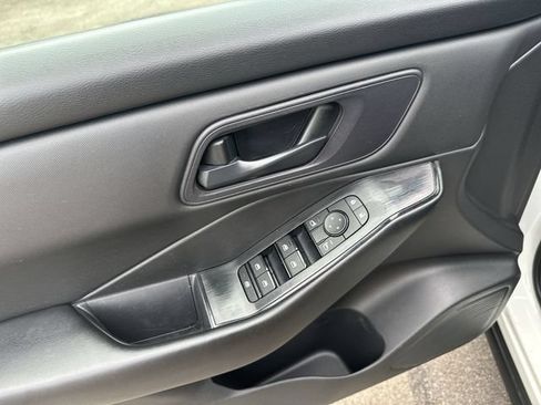 Used 2024 Nissan Rogue S AWD/4WD image 17