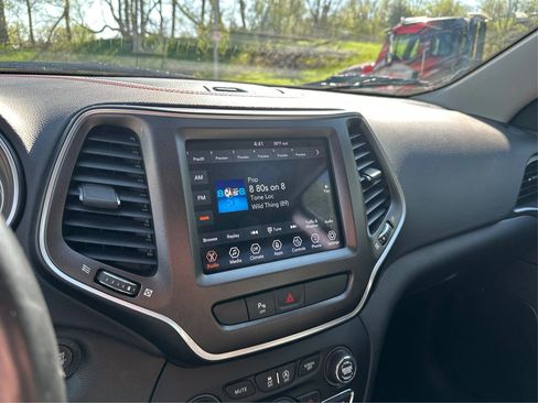 Used 2019 Jeep Cherokee Trailhawk w/ Cold Weather Group AWD/4WD image 26