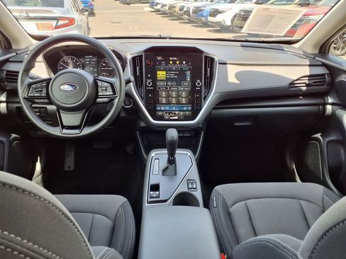 Used 2025 Subaru Crosstrek 2.0i Premium image 2