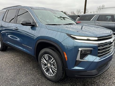 New 2026 Chevrolet Traverse LT image 3