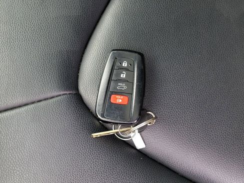 Used 2023 Toyota Highlander XLE AWD/4WD image 59
