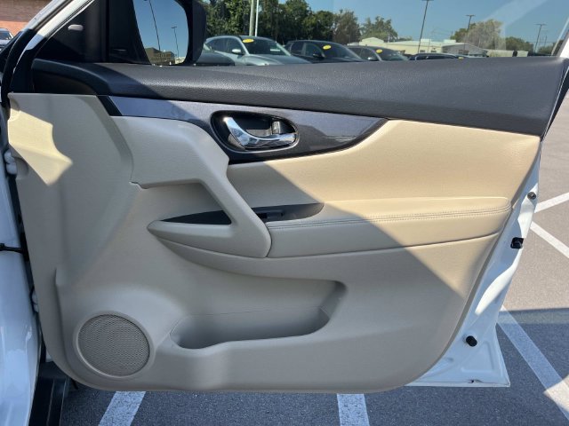 Used 2020 Nissan Rogue SV w/ Premium Package FWD image 23