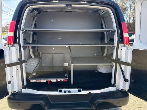 Used 2018 Chevrolet Express 2500 RWD image 13