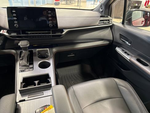 Used 2022 Toyota Sienna XSE image 20