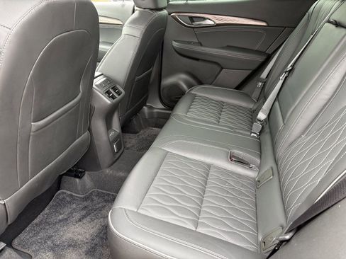 Certified 2021 Buick Envision Avenir w/ Technology Package II FWD image 19