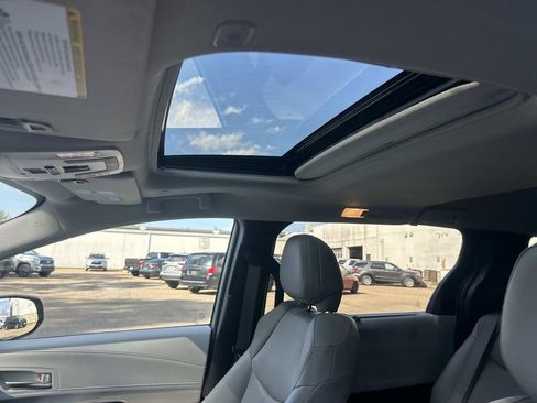 Used 2025 Toyota Sienna XLE w/ XLE Plus Package image 20
