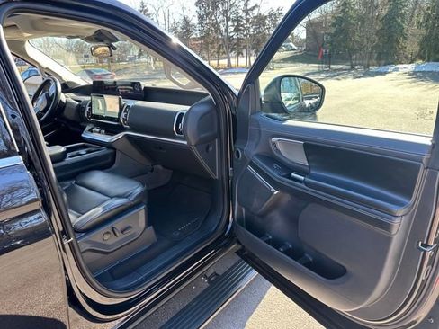 Used 2025 Ford Expedition Platinum image 13