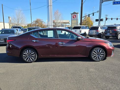 Used 2024 Nissan Altima 2.5 SV image 6