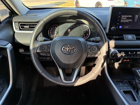 Used 2023 Toyota RAV4 XLE Premium image 14