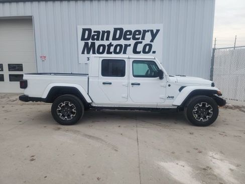 New 2026 Jeep Gladiator Sport AWD/4WD image 13