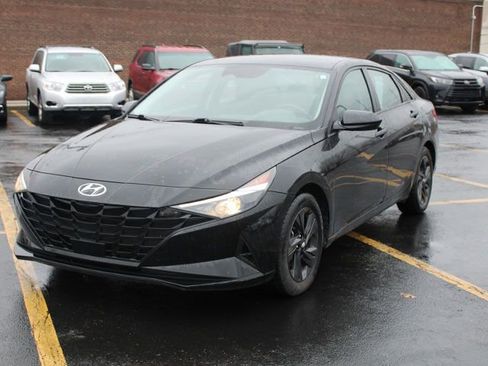 Used 2022 Hyundai Elantra SEL w/ Convenience Package image 2