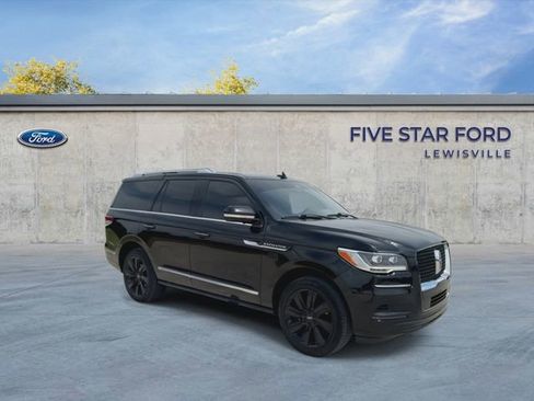 Used 2024 Lincoln Navigator Reserve AWD/4WD image 2