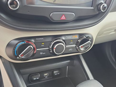 Certified 2025 Kia Soul LX image 25