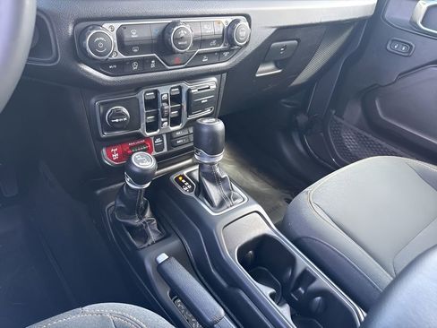 Used 2025 Jeep Wrangler Unlimited Sport AWD/4WD image 15