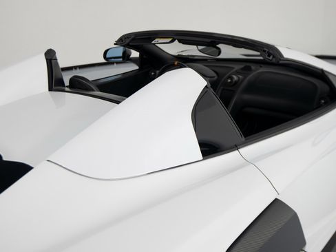 Used 2016 McLaren 675LT Spider image 46