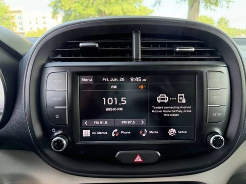 Certified 2023 Kia Soul LX w/ LX Technology Package FWD image 17