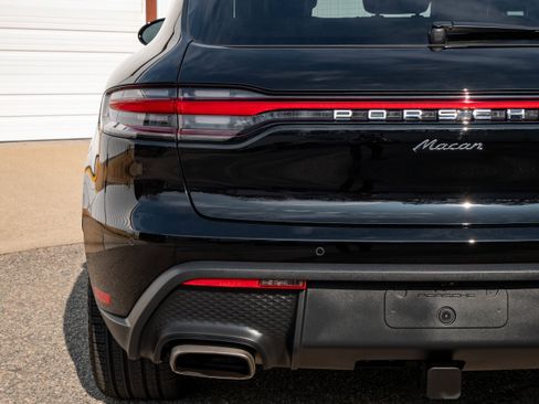 Certified 2025 Porsche Macan AWD/4WD image 13