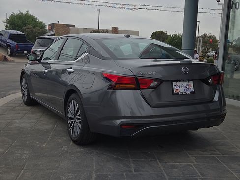 Used 2025 Nissan Altima 2.5 SV FWD image 4
