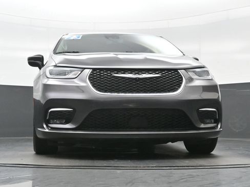 Used 2023 Chrysler Pacifica Touring-L FWD image 36