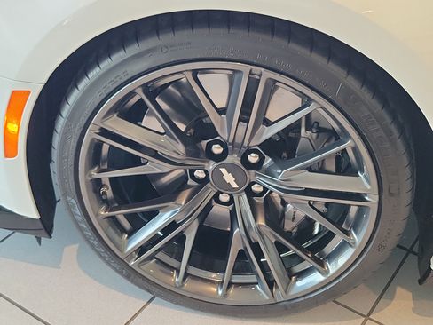 Used 2018 Chevrolet Camaro ZL1 RWD image 7