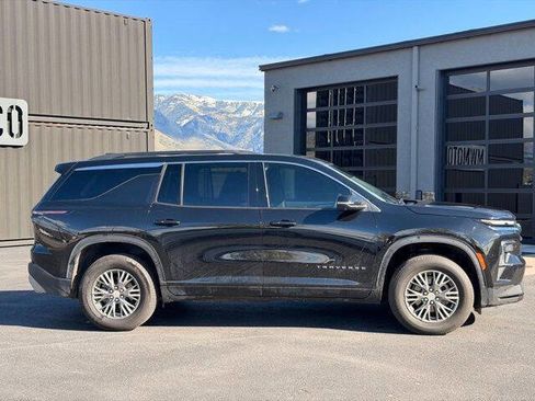 Used 2024 Chevrolet Traverse LT w/ LPO, Floor Liner Package image 4