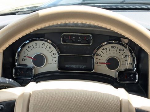 Used 2013 Ford Expedition XLT image 11