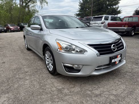 Used 2014 Nissan Altima 2.5 S FWD image 3