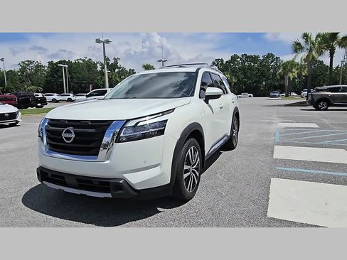 Used 2024 Nissan Pathfinder Platinum FWD image 22