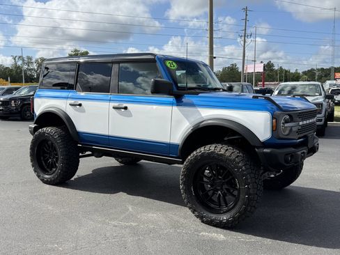 Used 2025 Ford Bronco Badlands AWD/4WD image 2