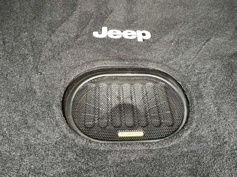 Used 2016 Jeep Wrangler Unlimited Rubicon image 30