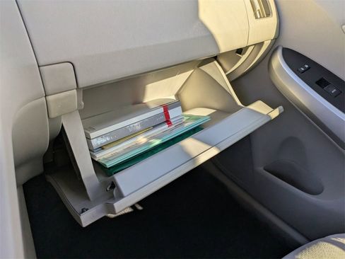 Used 2015 Toyota Prius Four image 32