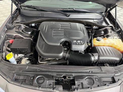 Used 2018 Chrysler 300 S w/ 300S Premium Group RWD image 28