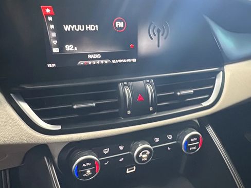 Used 2018 Alfa Romeo Giulia Ti Sport w/ Quick Order Package 22S Sport AWD/4WD image 15