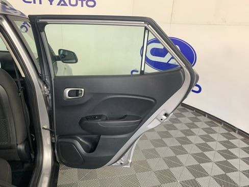 Used 2024 Hyundai Venue SEL FWD image 33