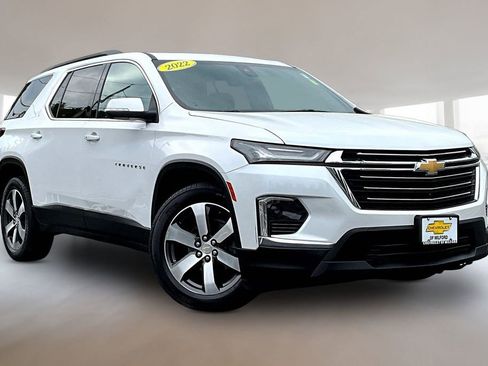 Used 2022 Chevrolet Traverse LT w/ LT Premium Package AWD/4WD image 1