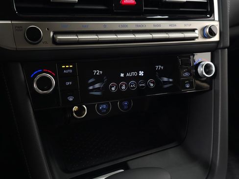 Used 2026 Genesis G70 2.5T image 20