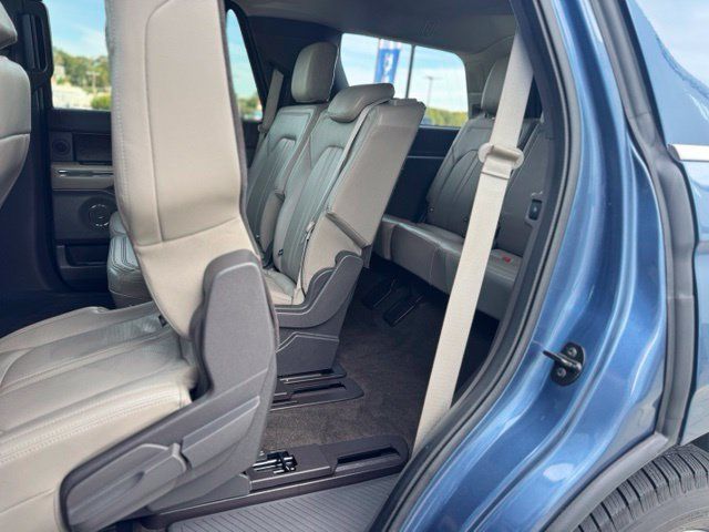 Used 2018 Ford Expedition Limited w/ Equipment Group 301A AWD/4WD image 42