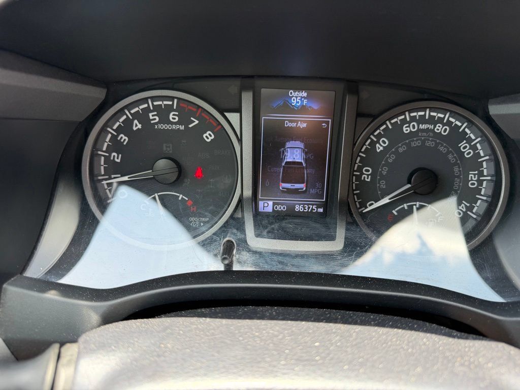 Used 2022 Toyota Tacoma TRD Off-Road w/ Technology Package AWD/4WD image 30