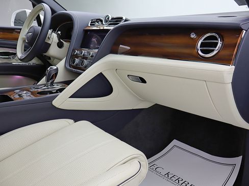 Certified 2022 Bentley Bentayga image 45