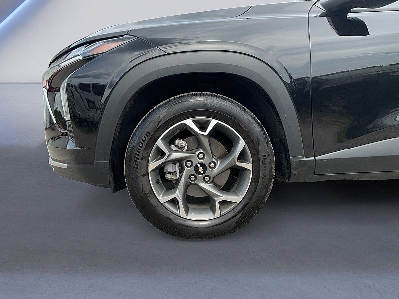 Used 2025 Chevrolet Trax LT FWD image 9