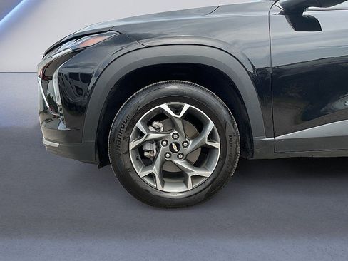 Used 2025 Chevrolet Trax LT FWD image 9