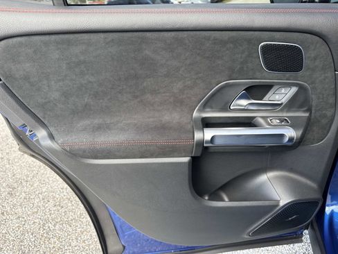 Used 2025 Mercedes-Benz GLB 250 image 12