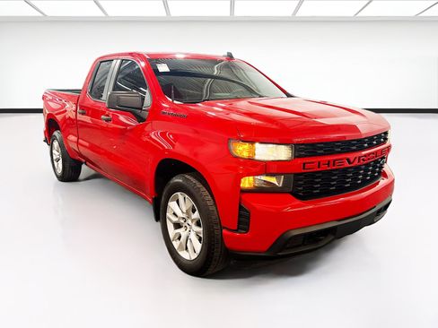 Used 2022 Chevrolet Silverado 1500 Custom w/ Safety Confidence Package RWD image 3