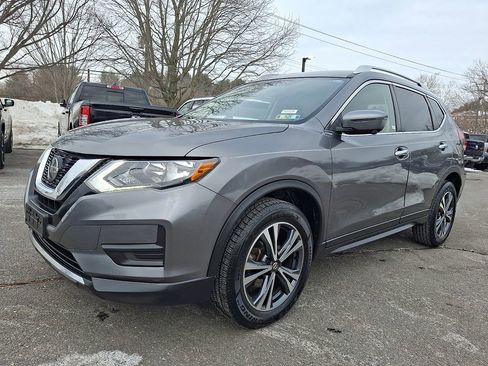 Used 2019 Nissan Rogue SV w/ Premium Package image 3