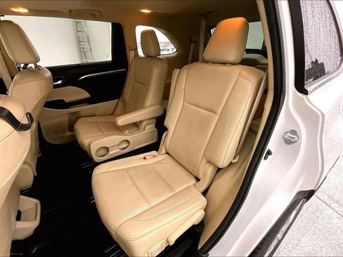 Used 2016 Toyota Highlander Limited image 35