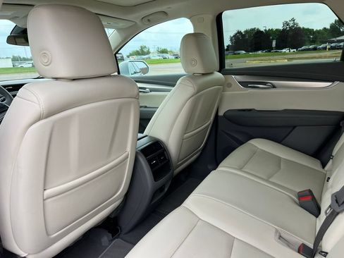 Used 2018 Cadillac XT5 Luxury w/ Driver Awareness Package AWD/4WD image 35