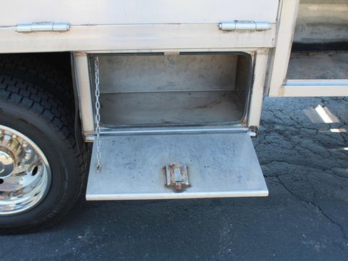 Used 2017 Ford F550 4x4 Regular Cab Super Duty image 38